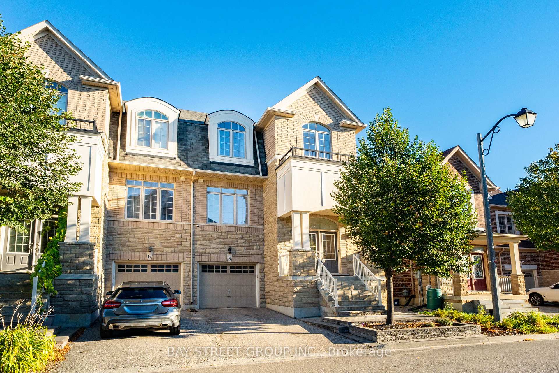 Photo 2 of 8 Zeng Cheng Drive, Markham, Victoria Square — HOMEH