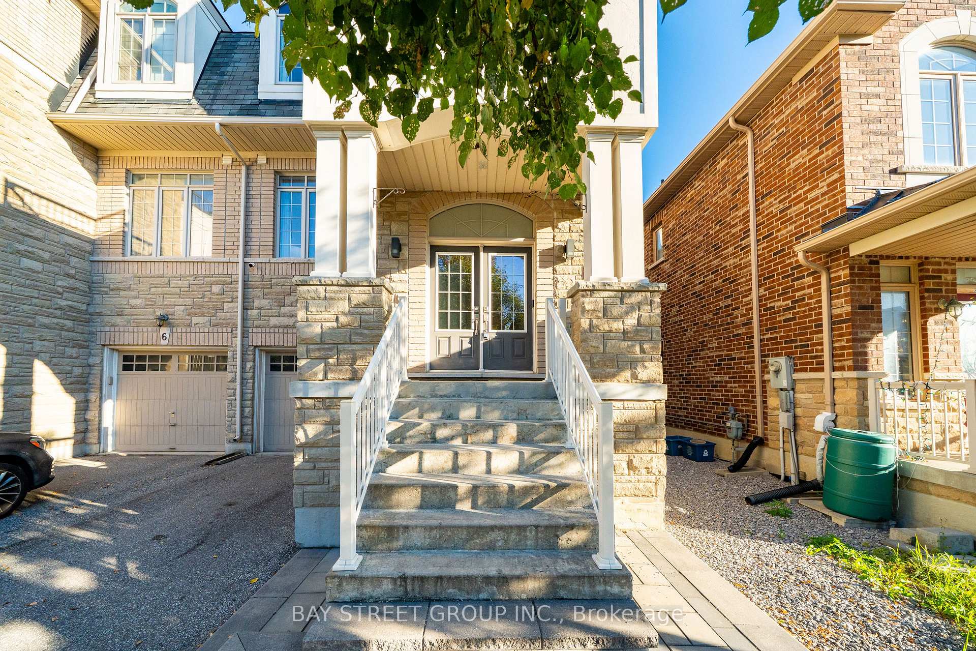 Photo 3 of 8 Zeng Cheng Drive, Markham, Victoria Square — HOMEH
