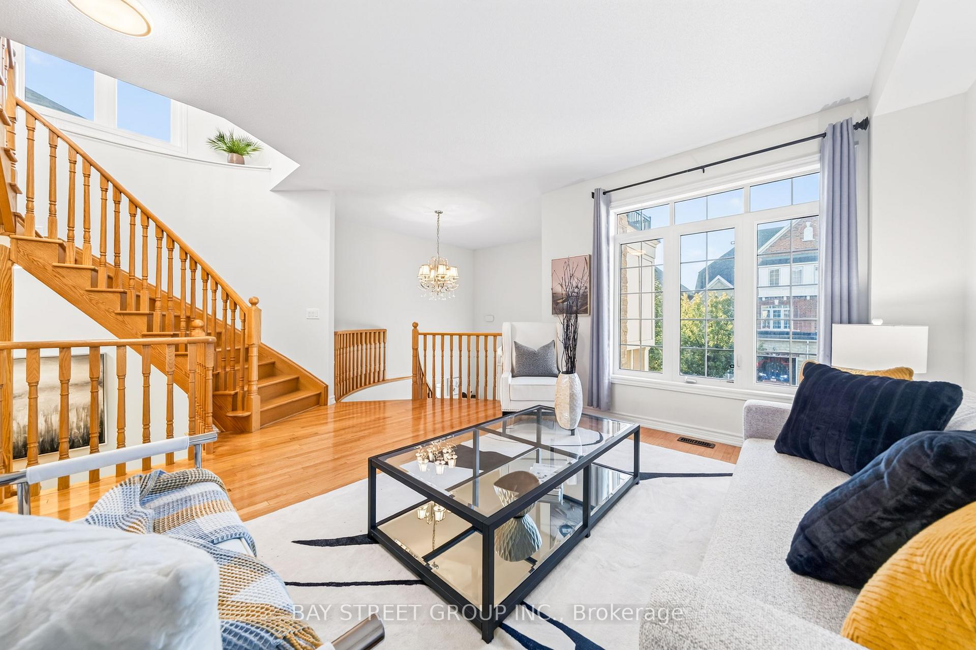 Photo 7 of 8 Zeng Cheng Drive, Markham, Victoria Square — HOMEH