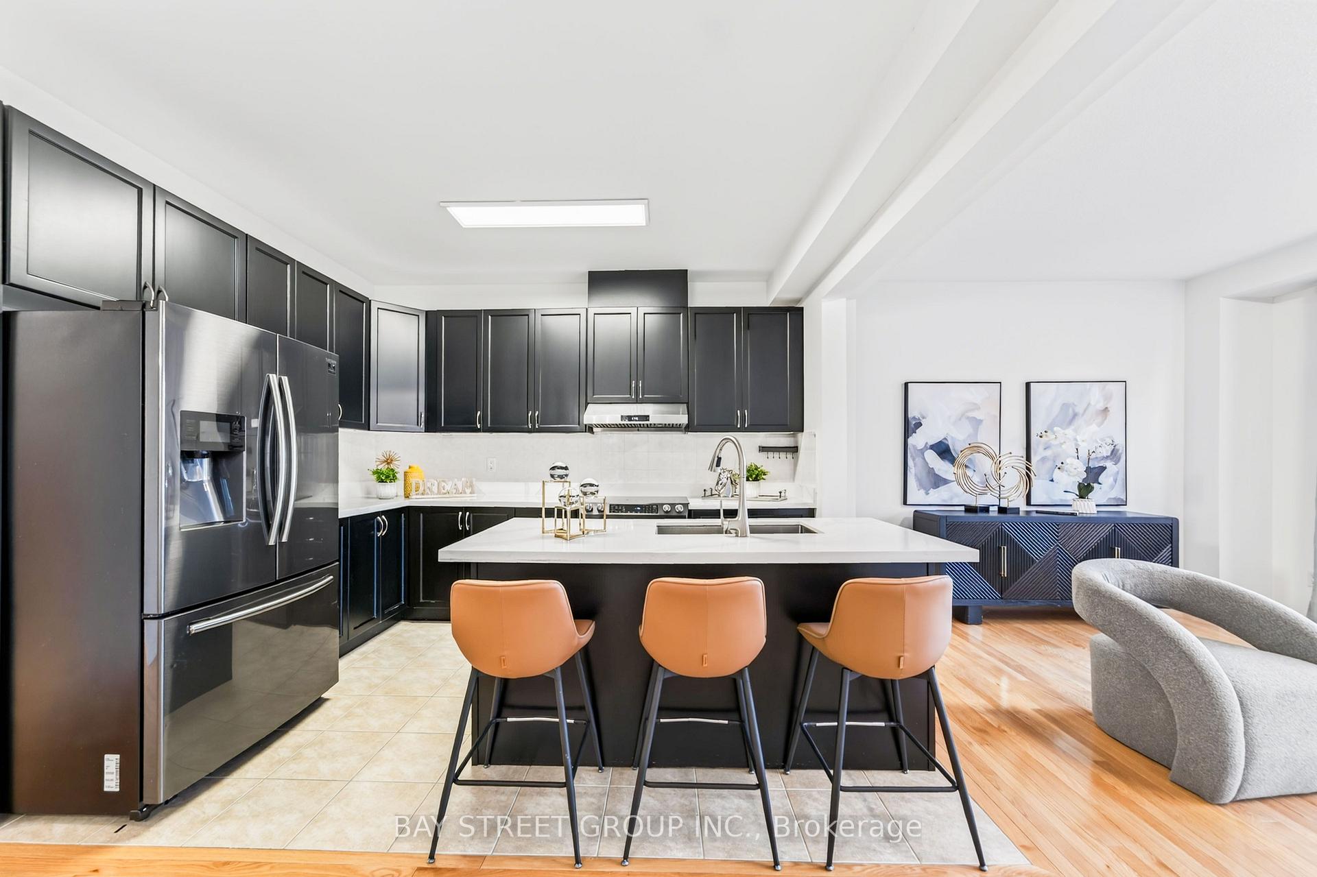 Photo 8 of 8 Zeng Cheng Drive, Markham, Victoria Square — HOMEH