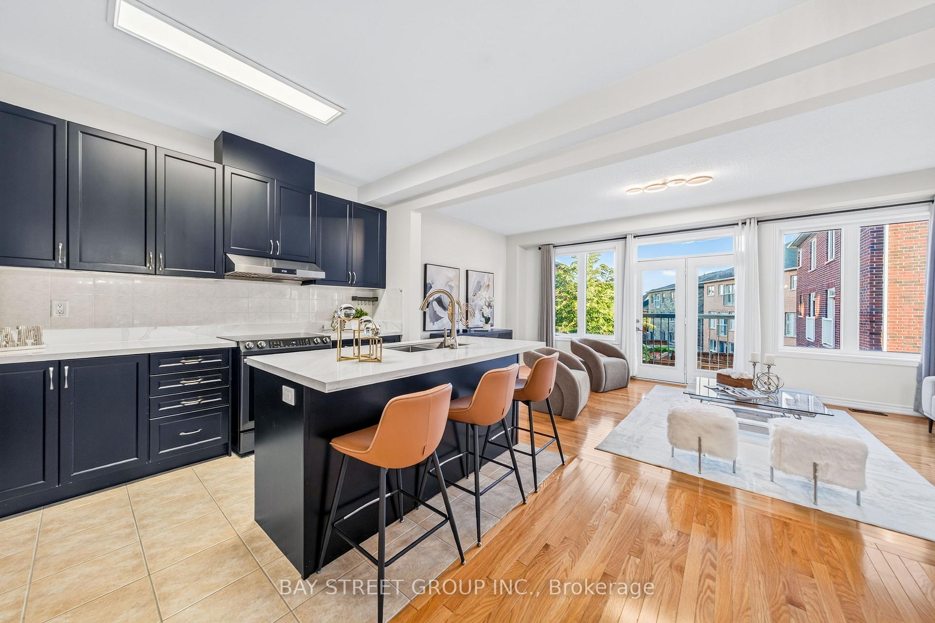 Photo 9 of 8 Zeng Cheng Drive, Markham, Victoria Square — HOMEH