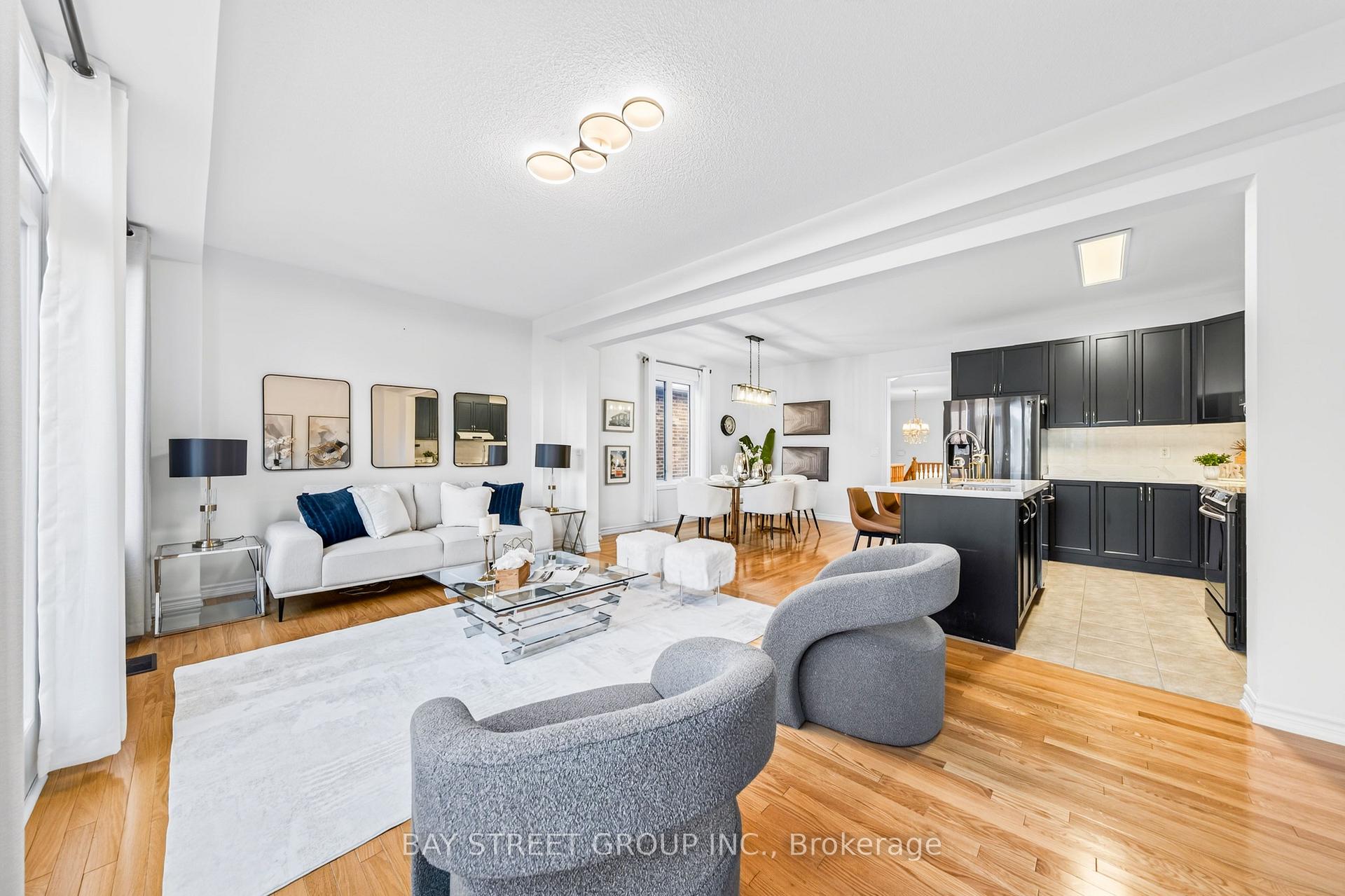Photo 13 of 8 Zeng Cheng Drive, Markham, Victoria Square — HOMEH