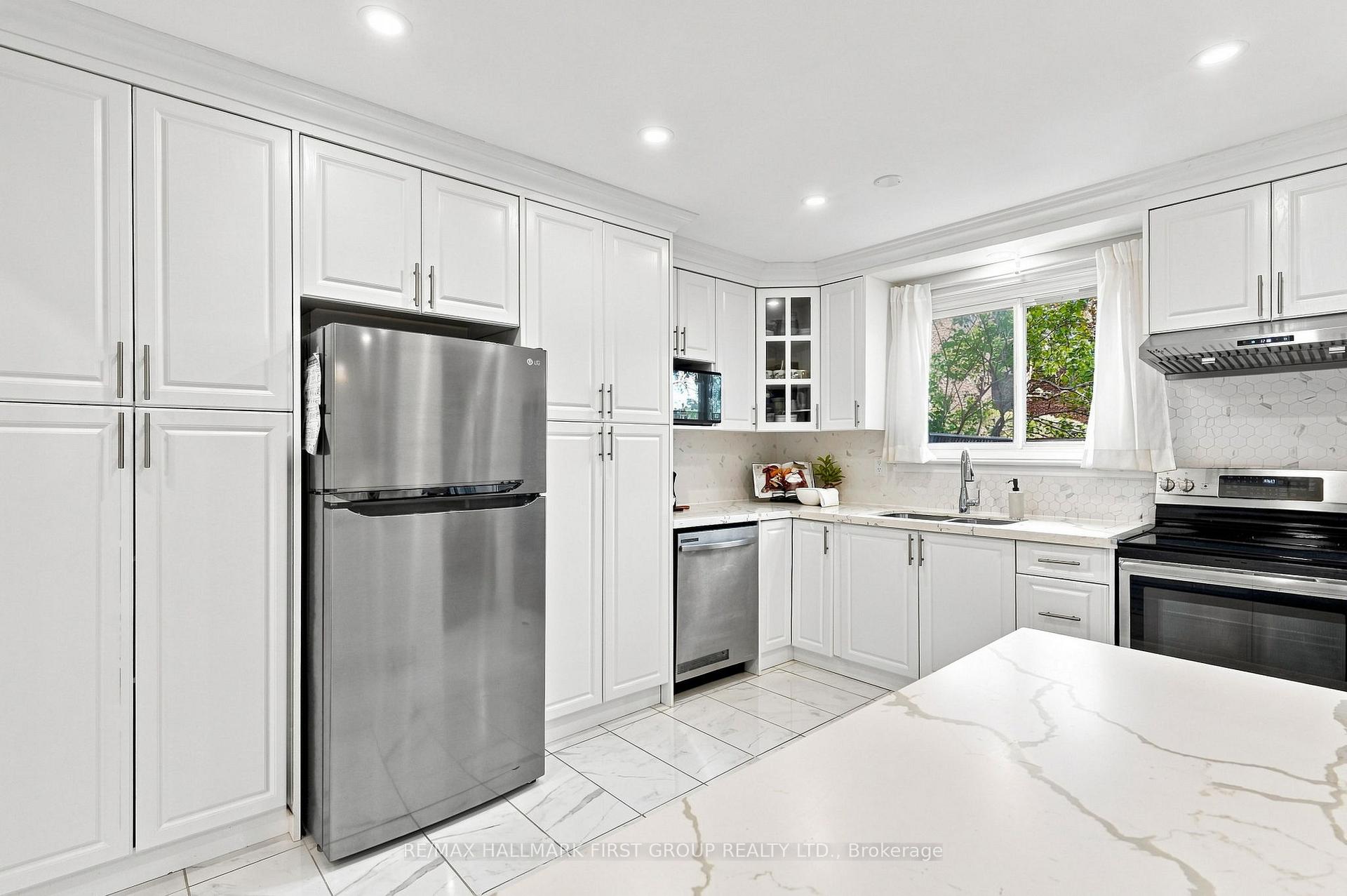 Photo 6 of Unit 23, 33 Taunton Road E, Oshawa, Centennial — HOMEH