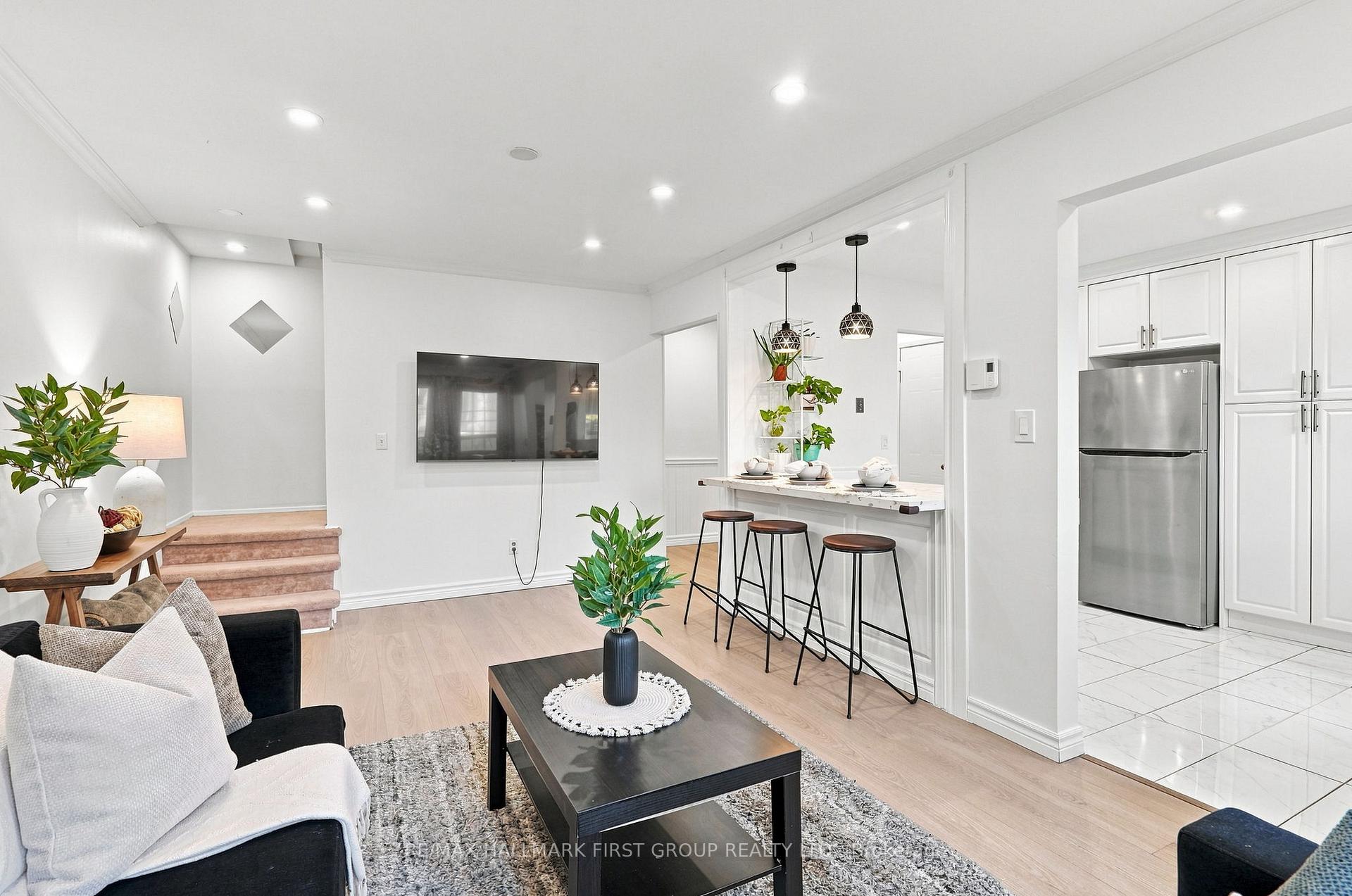 Photo 8 of Unit 23, 33 Taunton Road E, Oshawa, Centennial — HOMEH