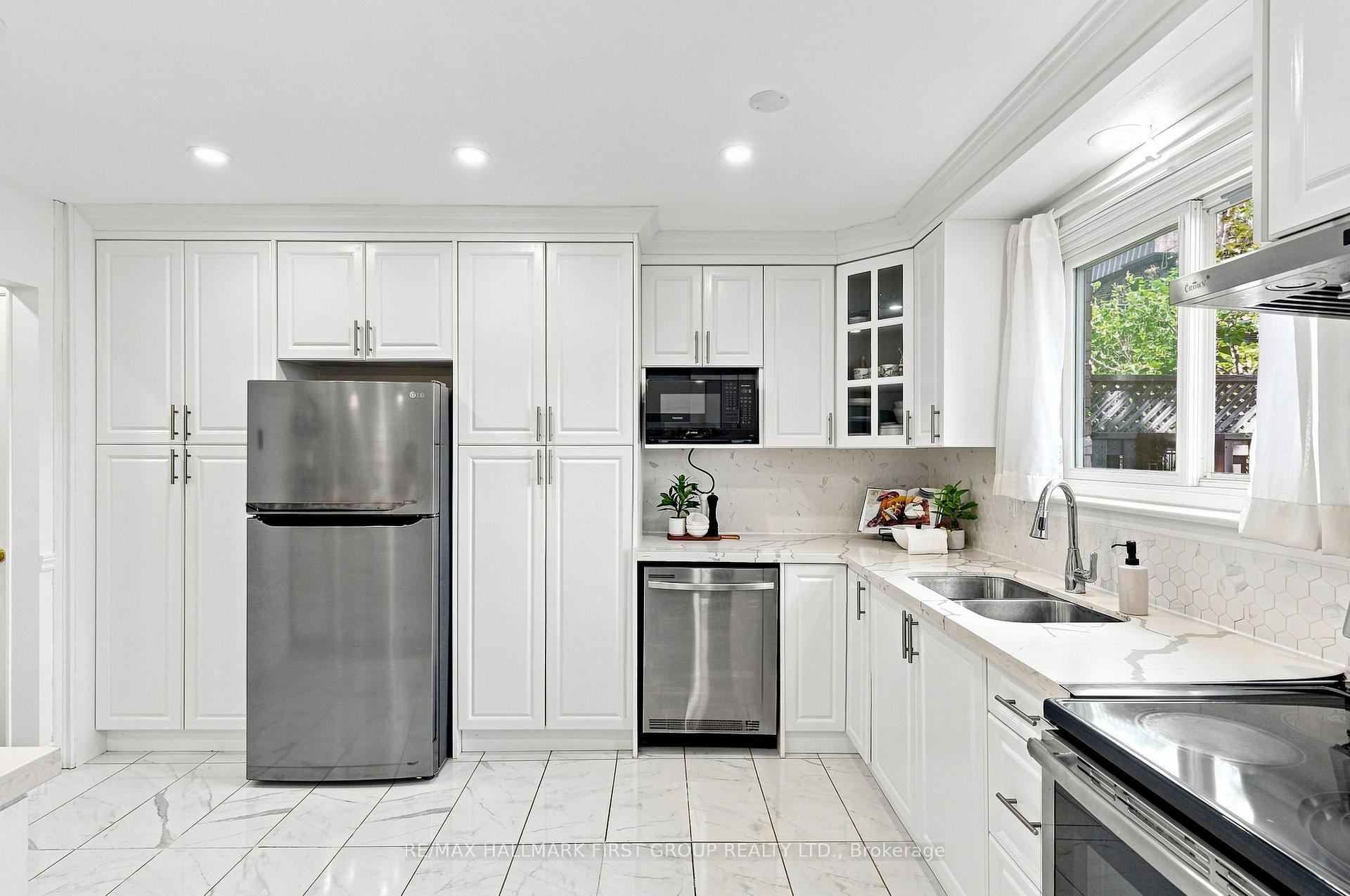 Photo 7 of Unit 23, 33 Taunton Road E, Oshawa, Centennial — HOMEH
