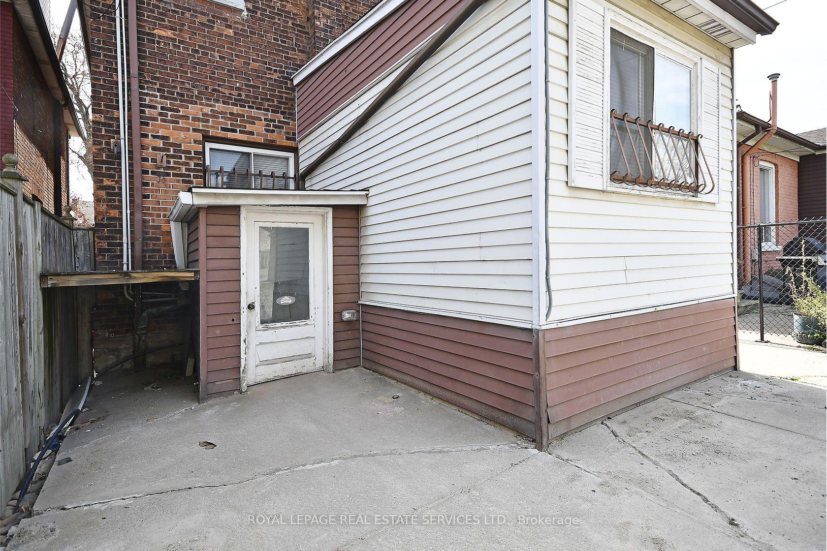 Photo 2 of Unit lower, 47 Emerald Street N, Hamilton, Landsdale — HOMEH