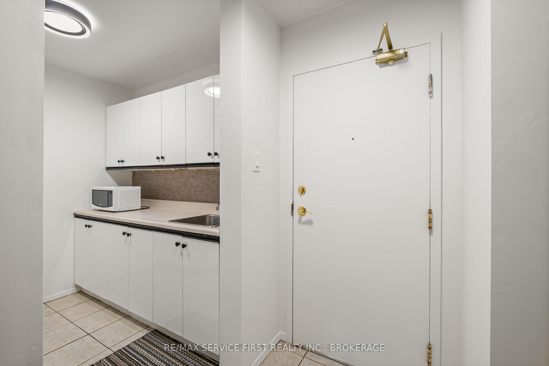Photo 6 of Unit 105, 550 Talbot Place, Gananoque, Gananoque — HOMEH
