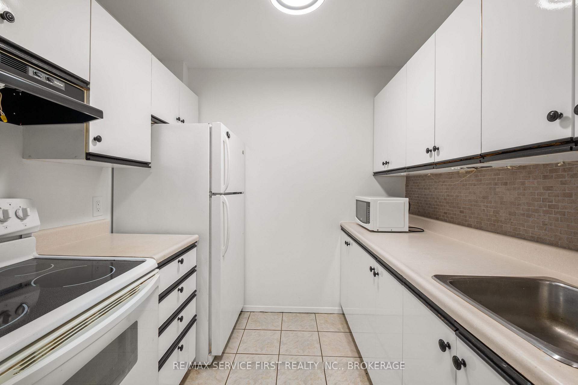 Photo 7 of Unit 105, 550 Talbot Place, Gananoque, Gananoque — HOMEH