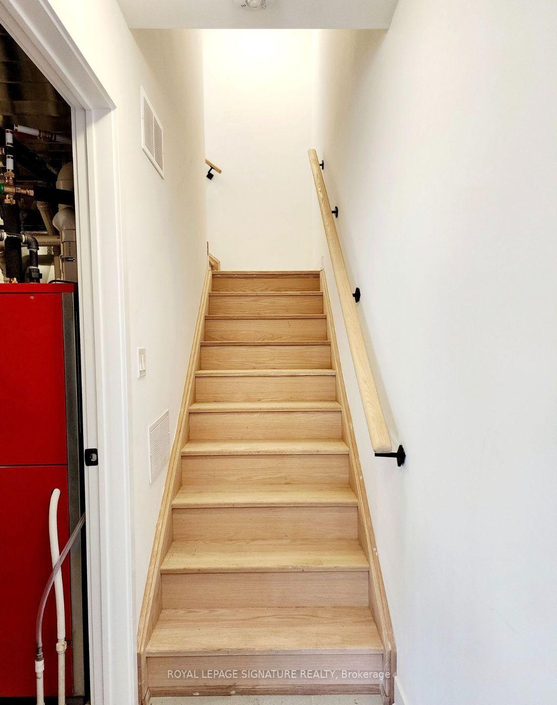 Photo 2 of 32 Silo Mews, Barrie, Innis-Shore — HOMEH
