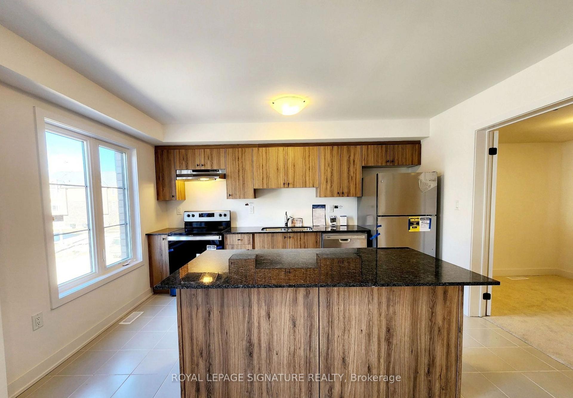 Photo 10 of 32 Silo Mews, Barrie, Innis-Shore — HOMEH