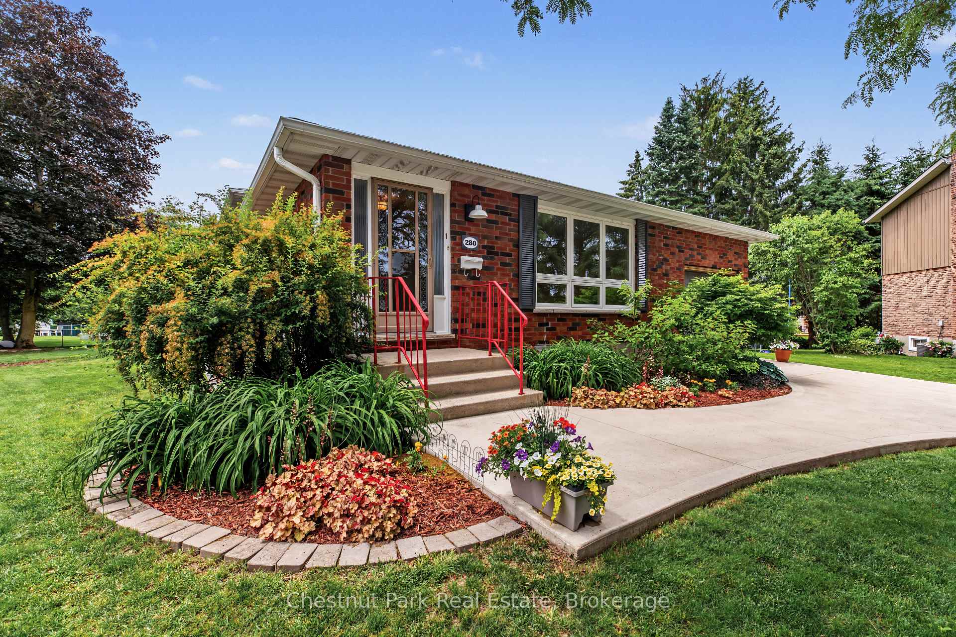 Photo 2 of 280 8th Avenue E, Owen Sound — HOMEH