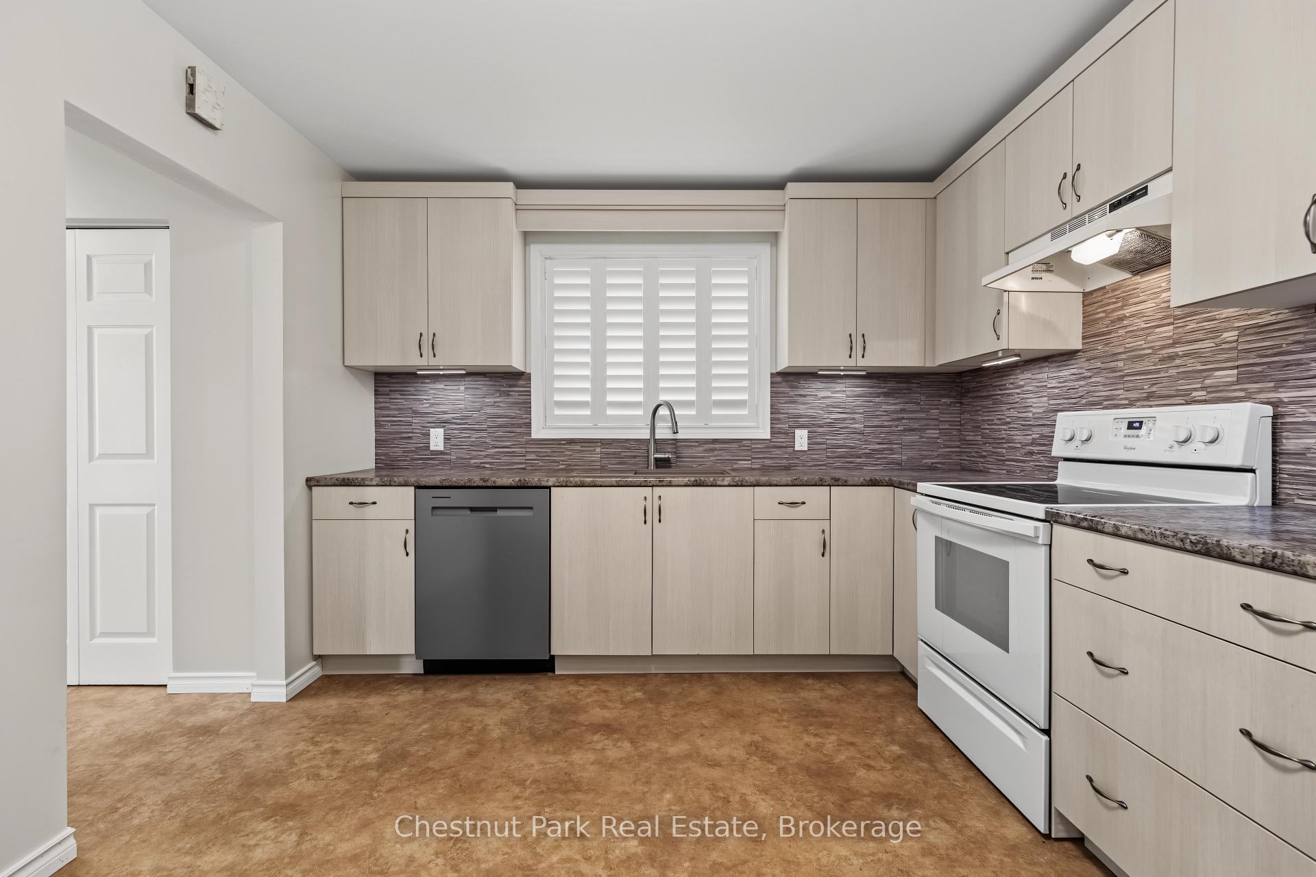Photo 14 of 280 8th Avenue E, Owen Sound — HOMEH