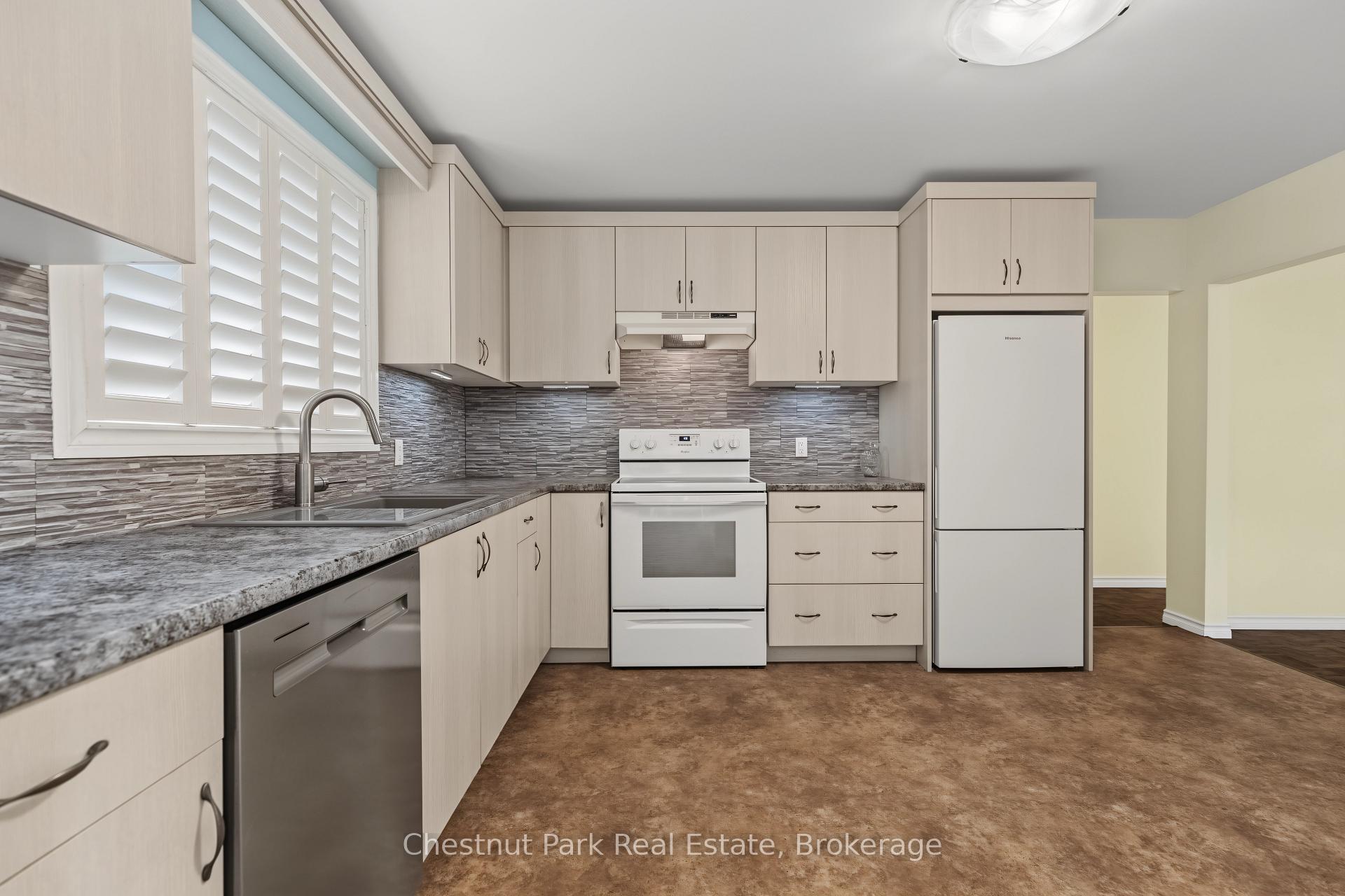 Photo 15 of 280 8th Avenue E, Owen Sound — HOMEH