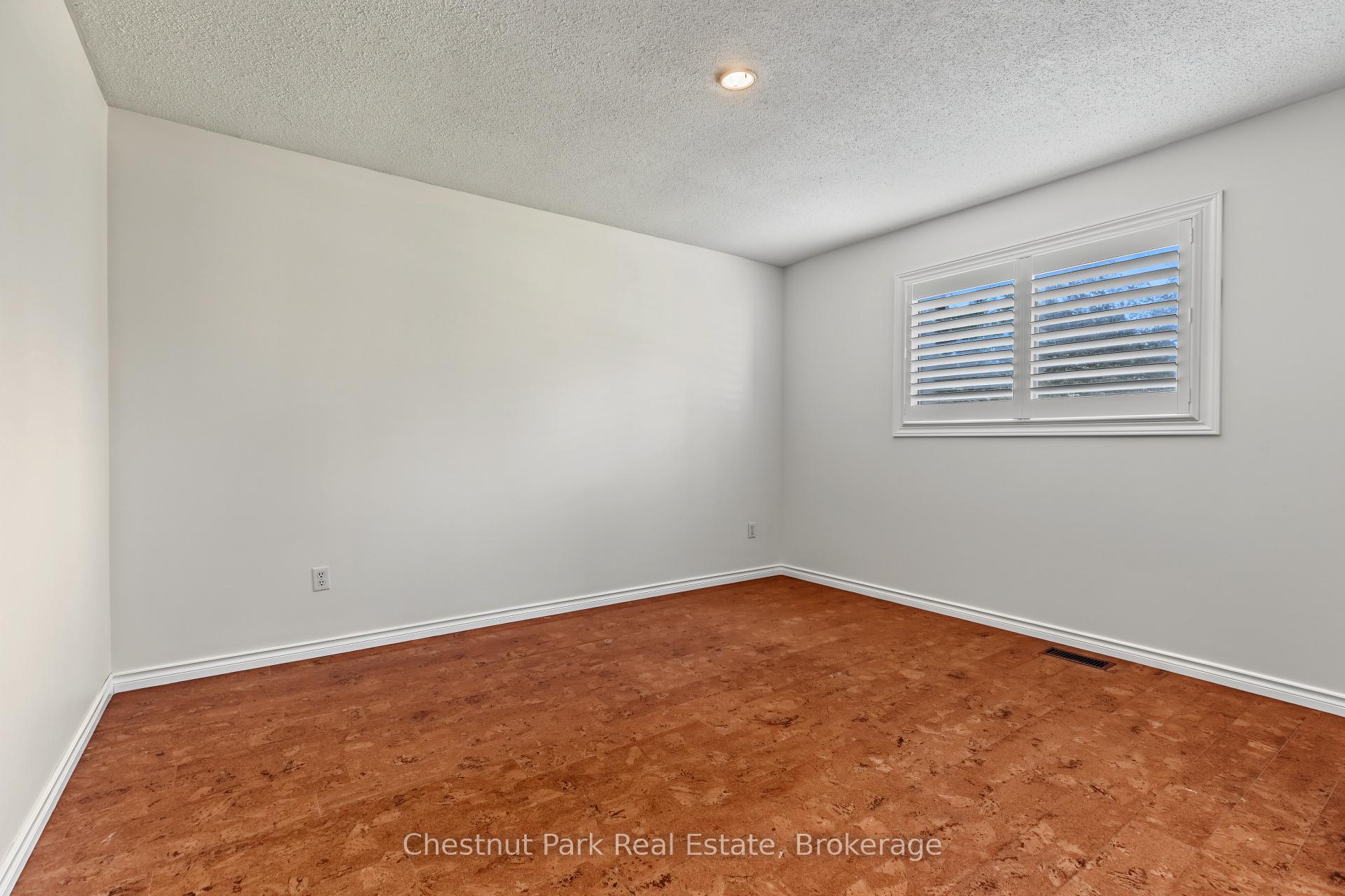 Photo 18 of 280 8th Avenue E, Owen Sound — HOMEH