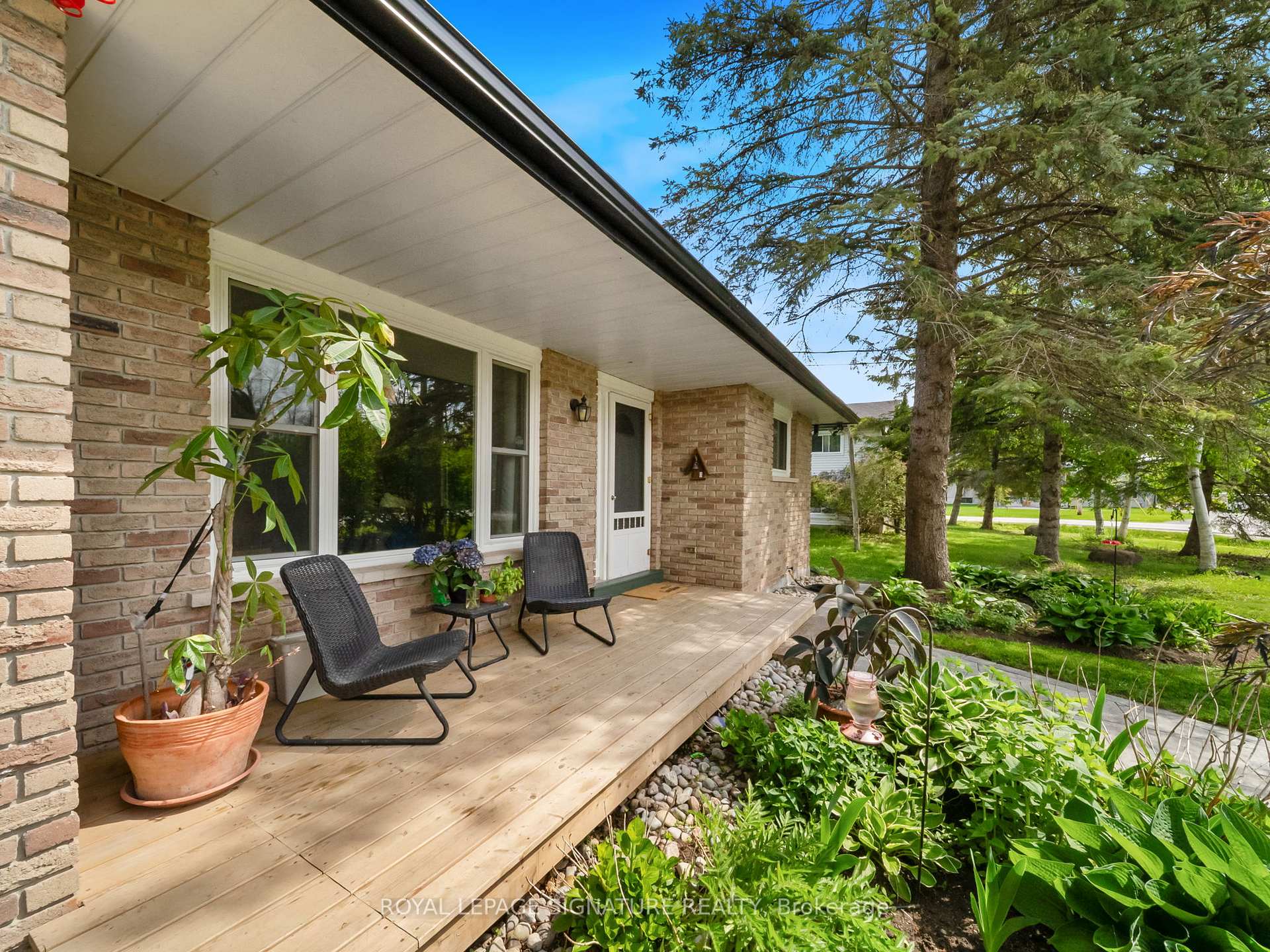 Photo 3 of 12 Easy Street, Georgina, Pefferlaw — HOMEH