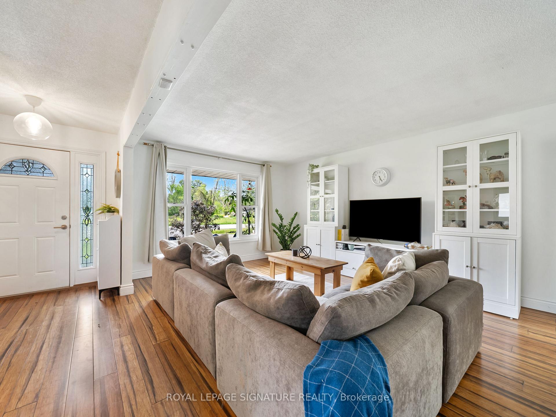 Photo 13 of 12 Easy Street, Georgina, Pefferlaw — HOMEH