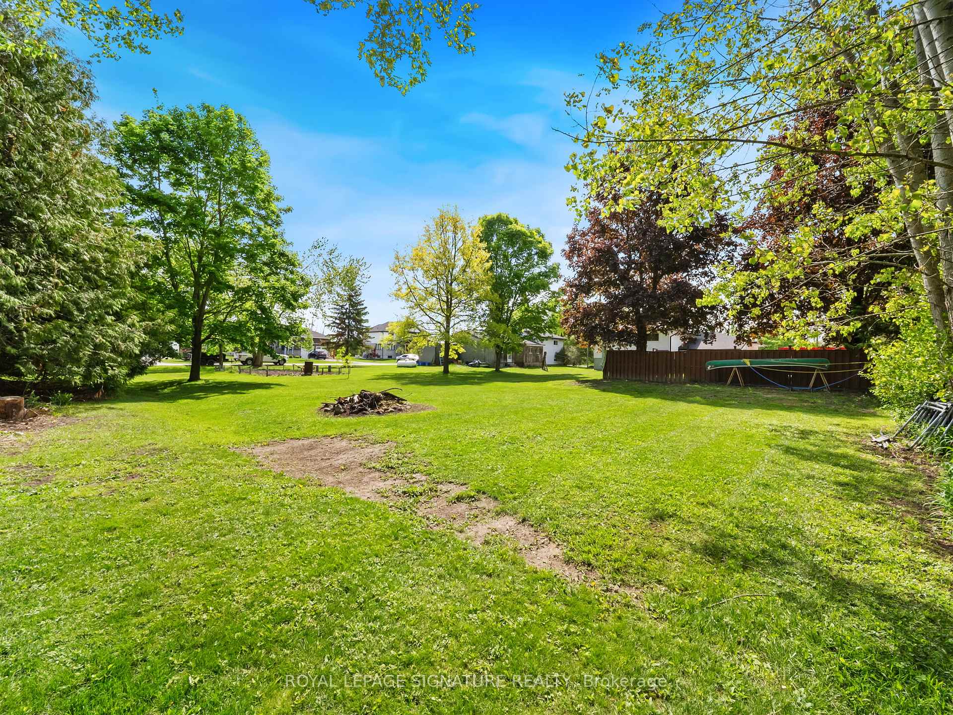 Photo 42 of 12 Easy Street, Georgina, Pefferlaw — HOMEH