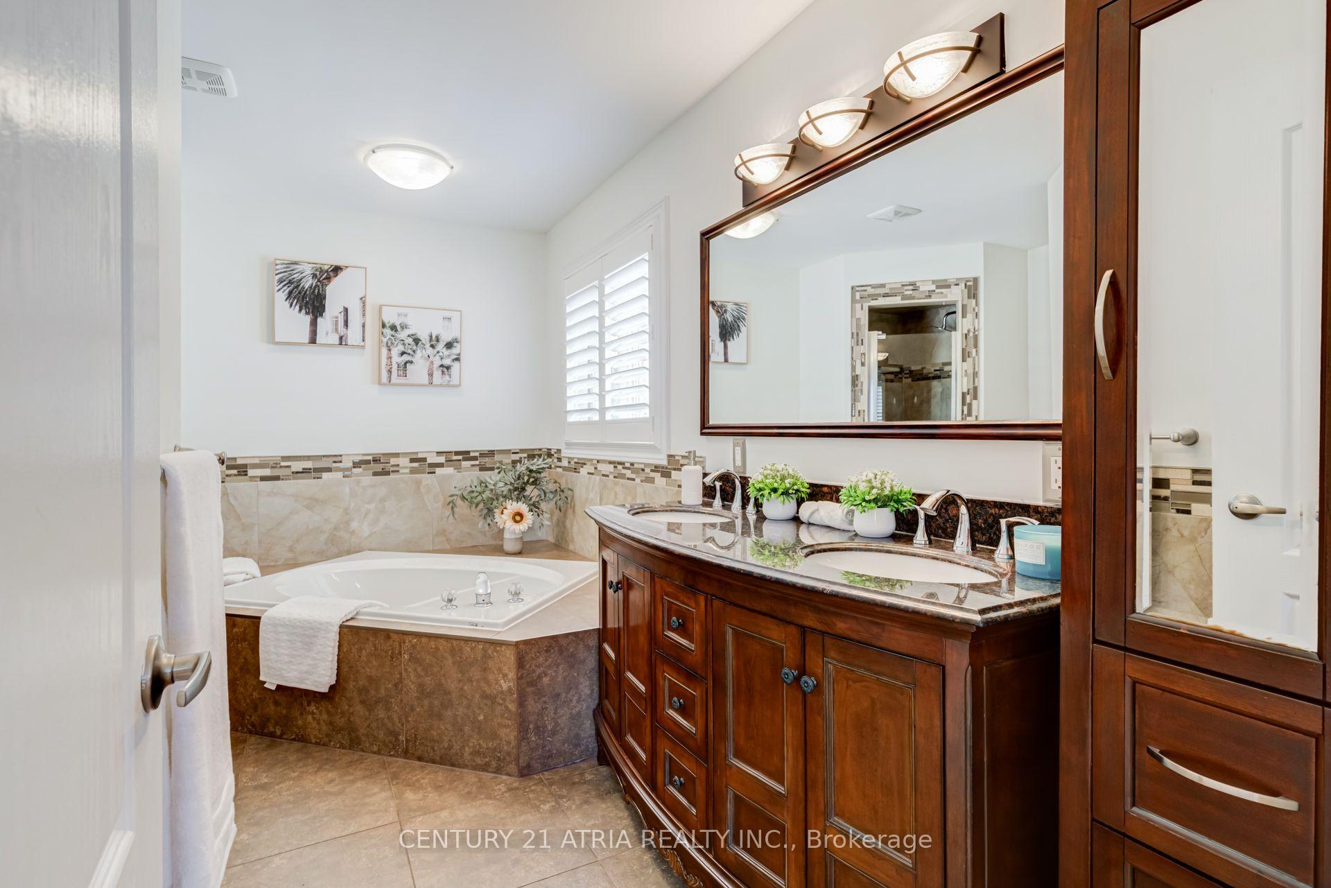 Photo 24 of 14 Robert Attersley Drive W, Whitby, Taunton North — HOMEH