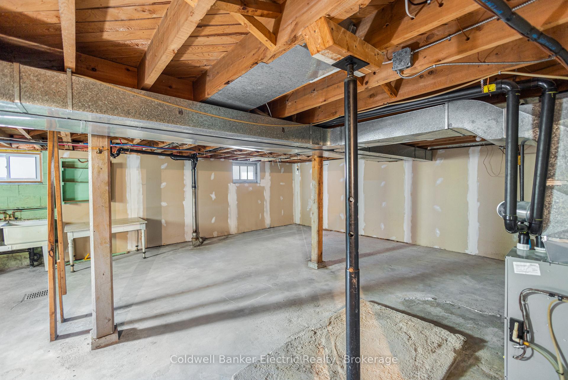 Photo 17 of 792 Curtis Road, Peterborough, Ashburnham Ward 4 — HOMEH