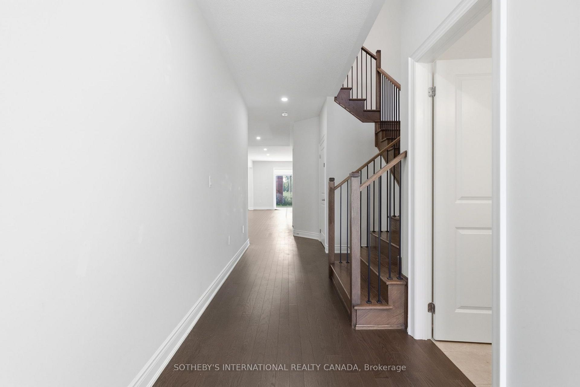 Photo 3 of 32 Bermondsey Way, Brampton, Bram West — HOMEH