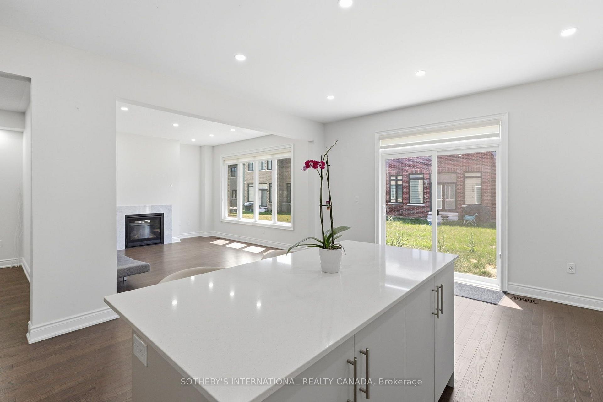 Photo 10 of 32 Bermondsey Way, Brampton, Bram West — HOMEH