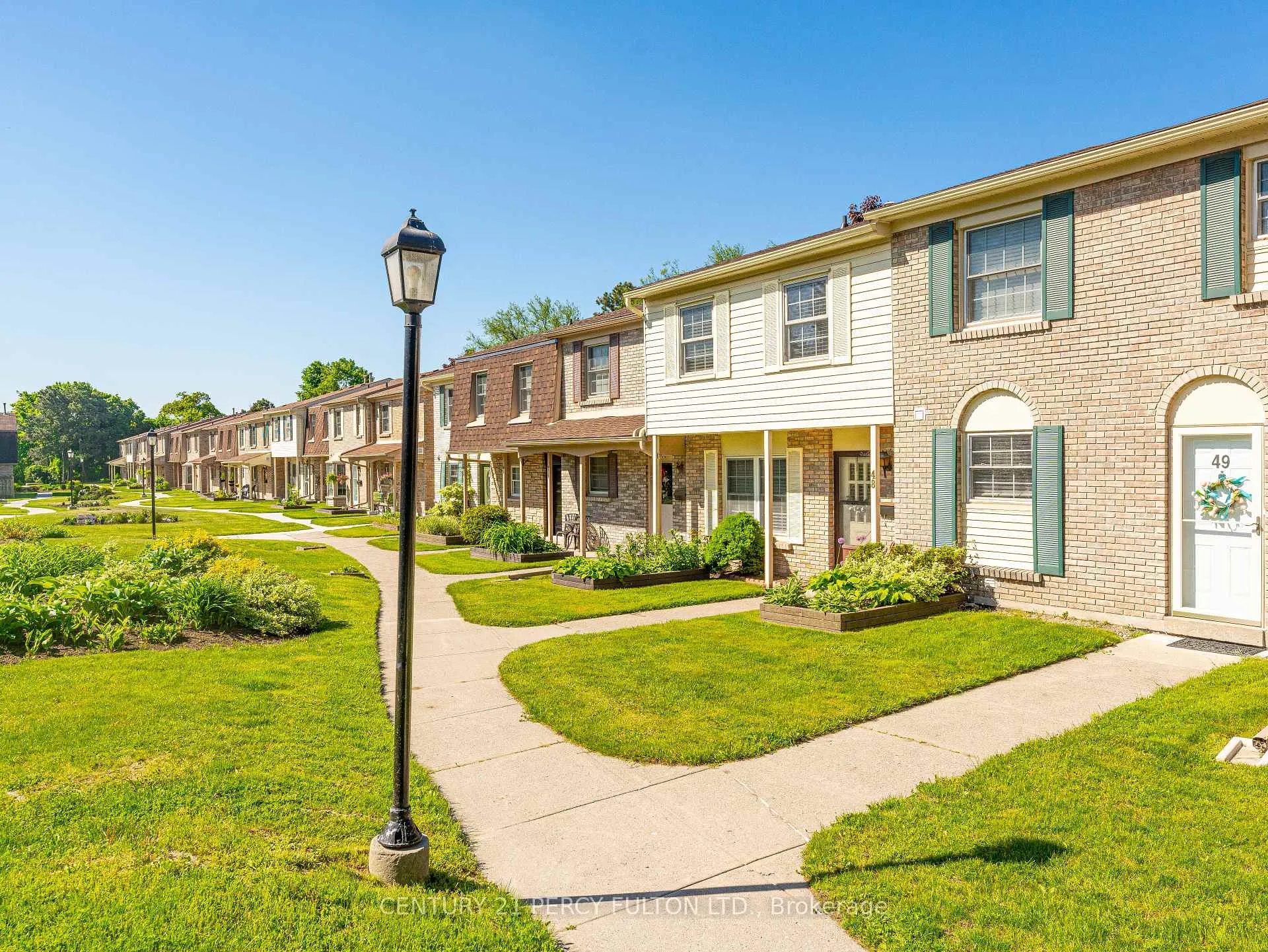 Photo 3 of Unit 48, 580 Eyer Drive, Pickering, West Shore — HOMEH