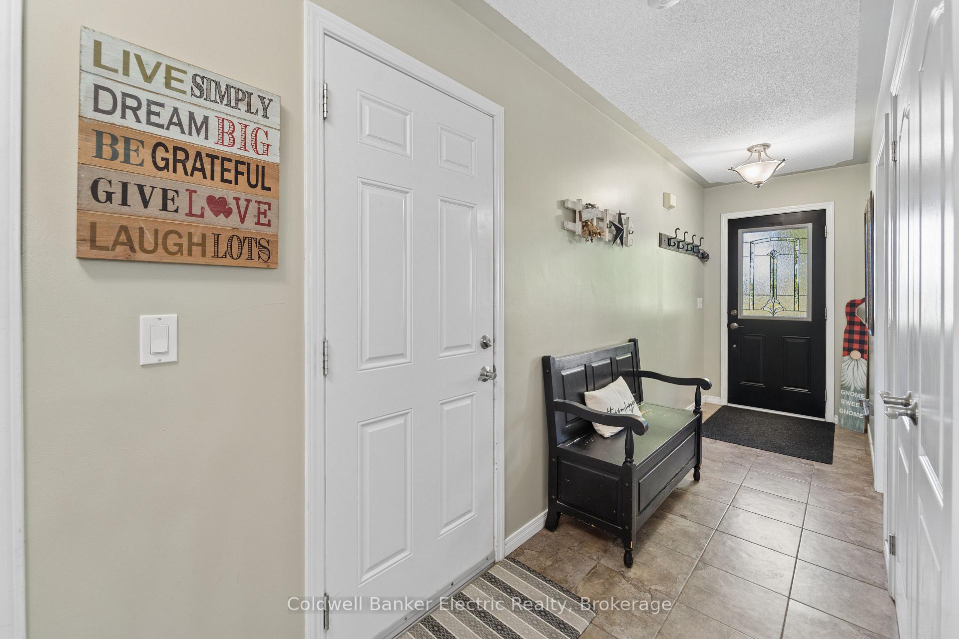 Photo 6 of 661 Clancy Crescent, Peterborough, Otonabee Ward 1 — HOMEH