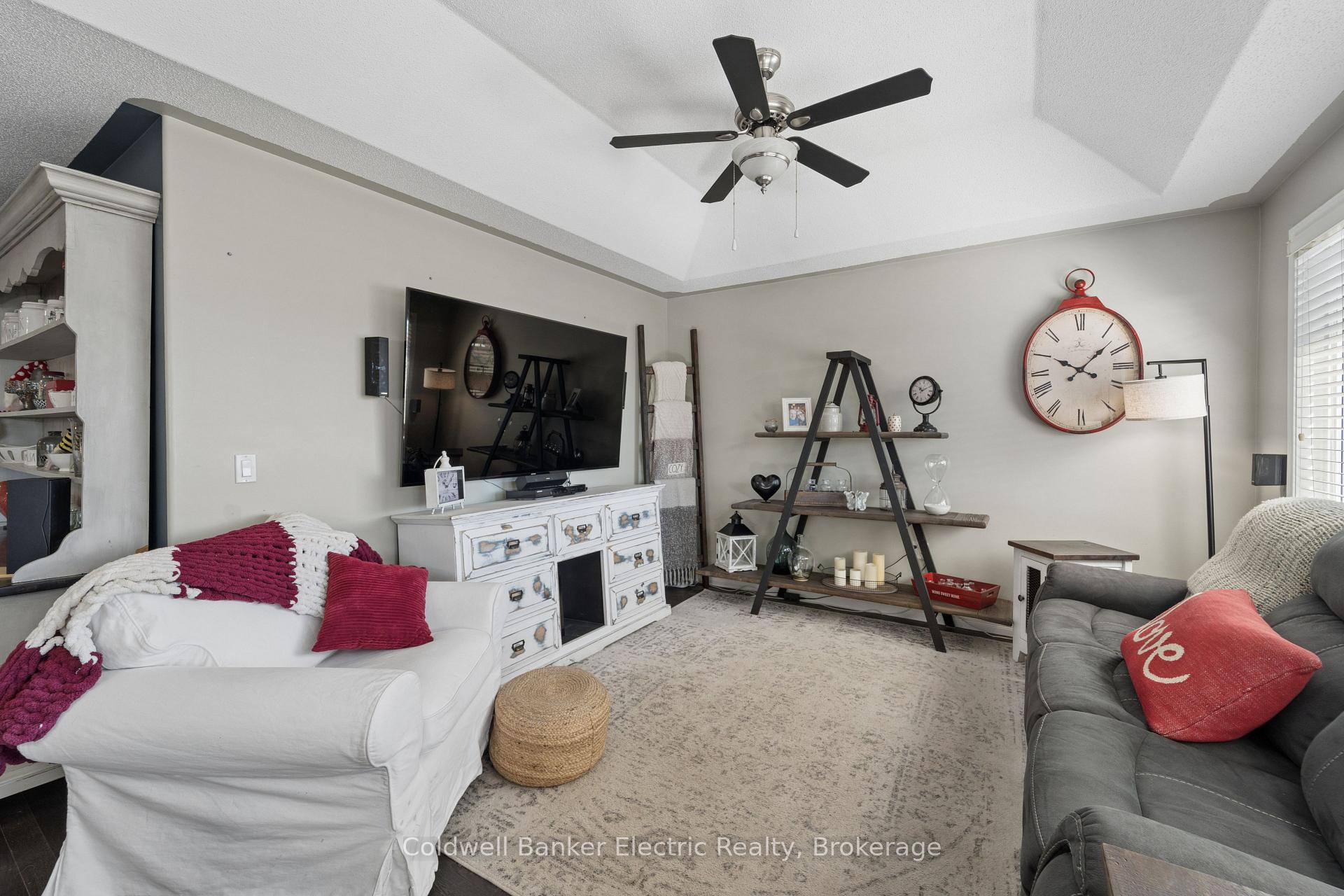 Photo 10 of 661 Clancy Crescent, Peterborough, Otonabee Ward 1 — HOMEH