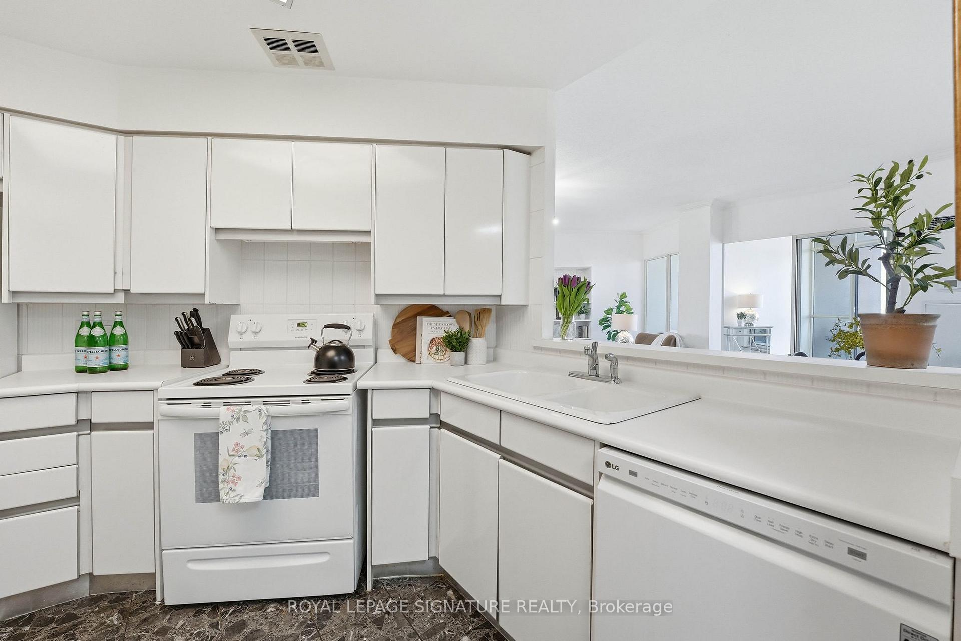 Photo 9 of Unit PH1, 20 Guildwood Parkway, Scarborough, Guildwood — HOMEH