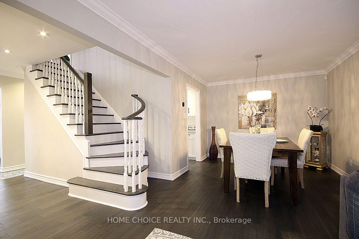 Photo 2 of 155 Hollandview Trail, Aurora, Bayview Wellington — HOMEH