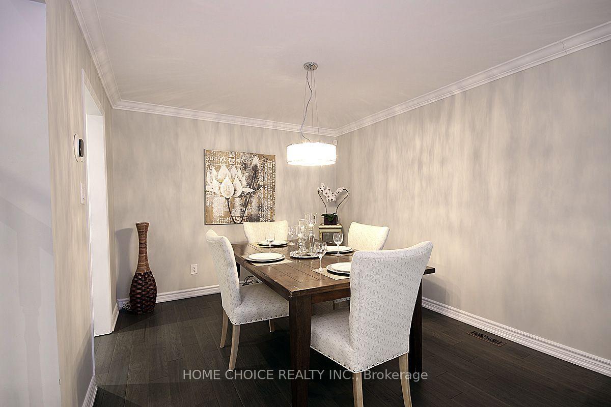 Photo 3 of 155 Hollandview Trail, Aurora, Bayview Wellington — HOMEH