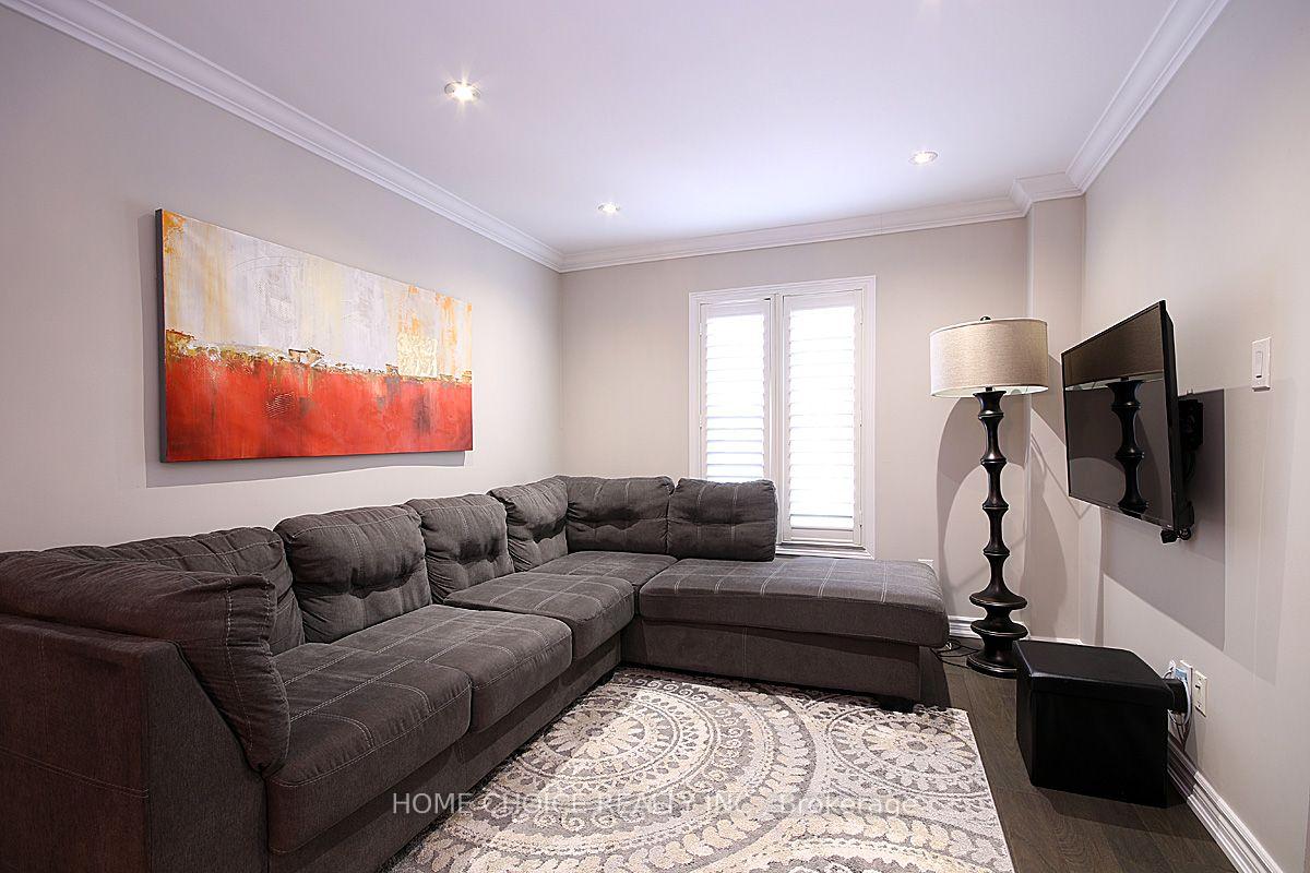 Photo 4 of 155 Hollandview Trail, Aurora, Bayview Wellington — HOMEH
