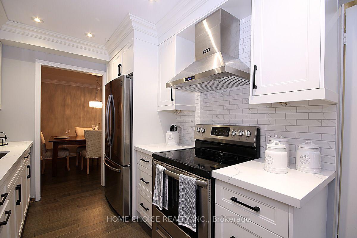 Photo 7 of 155 Hollandview Trail, Aurora, Bayview Wellington — HOMEH