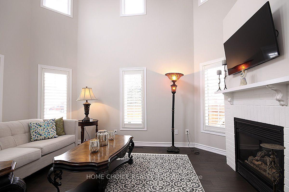 Photo 10 of 155 Hollandview Trail, Aurora, Bayview Wellington — HOMEH