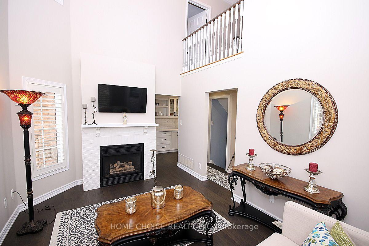 Photo 11 of 155 Hollandview Trail, Aurora, Bayview Wellington — HOMEH