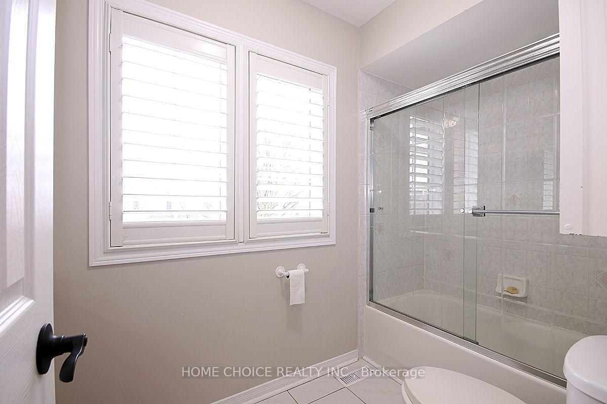 Photo 17 of 155 Hollandview Trail, Aurora, Bayview Wellington — HOMEH