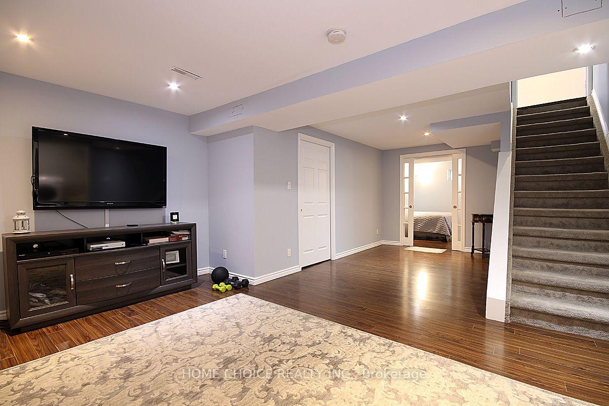 Photo 20 of 155 Hollandview Trail, Aurora, Bayview Wellington — HOMEH