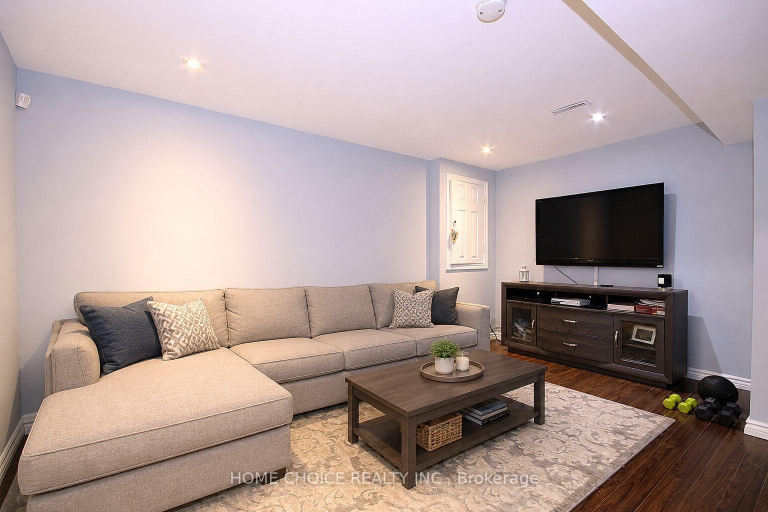 Photo 21 of 155 Hollandview Trail, Aurora, Bayview Wellington — HOMEH