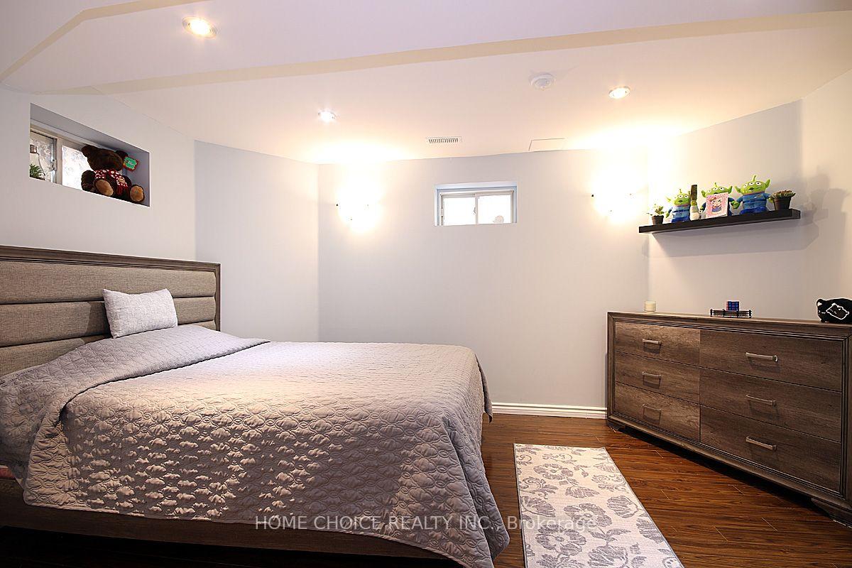 Photo 22 of 155 Hollandview Trail, Aurora, Bayview Wellington — HOMEH