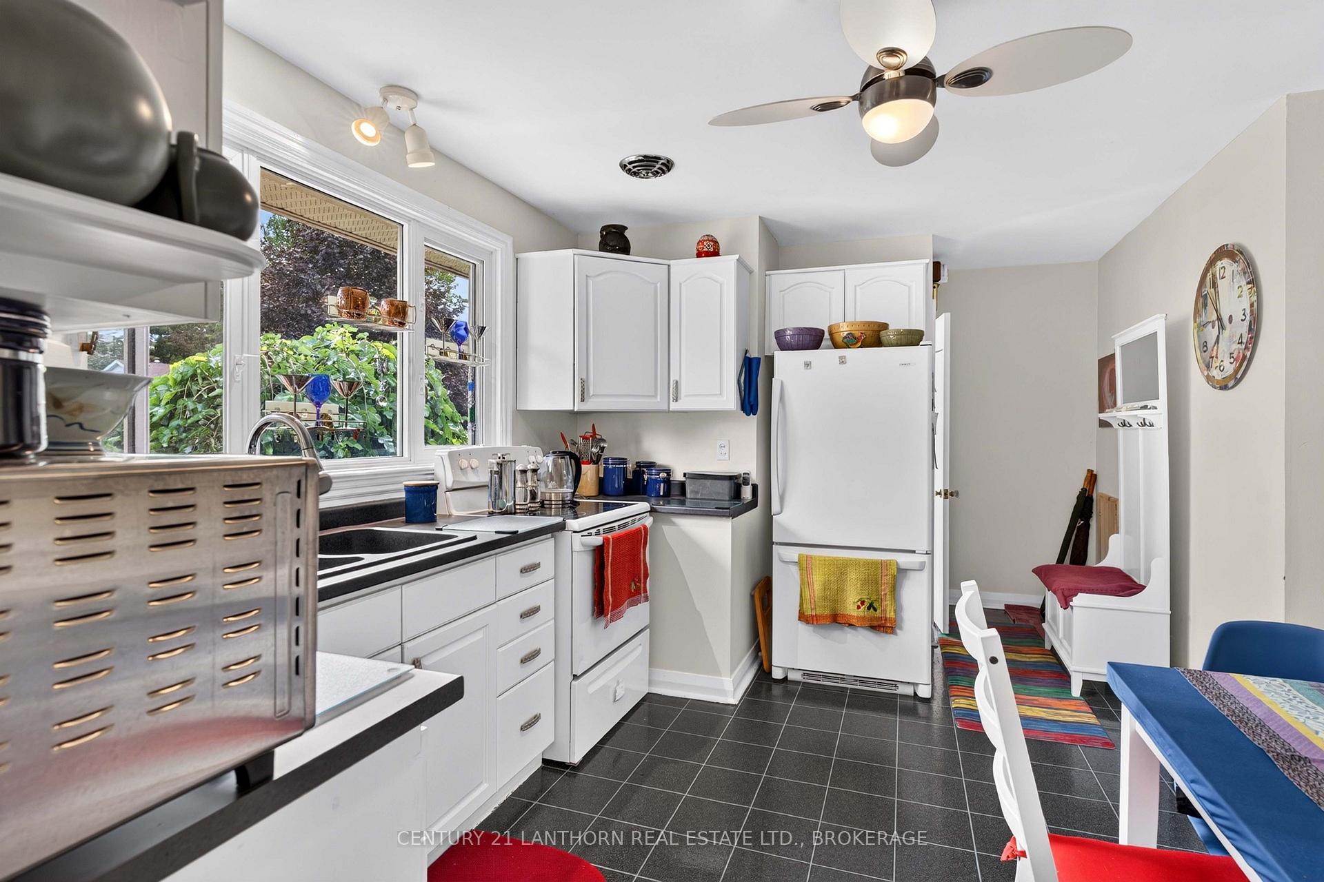 Photo 4 of 244 Yonge Street, Kingston, Central City West — HOMEH
