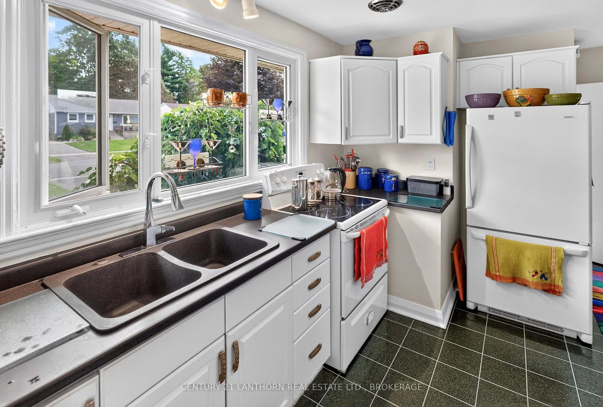 Photo 10 of 244 Yonge Street, Kingston, Central City West — HOMEH