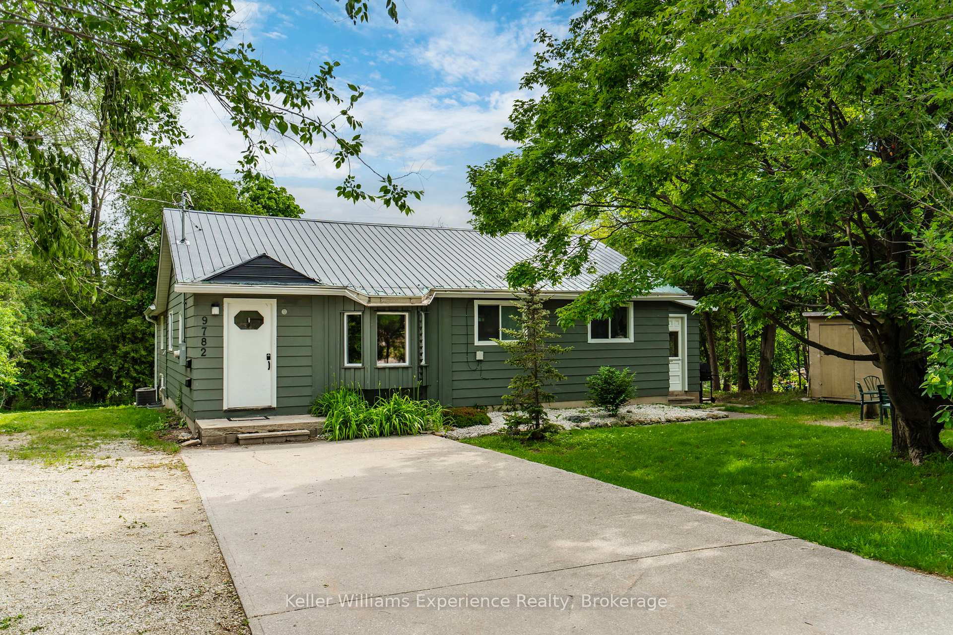 Photo 1 of 9782 Beachwood Drive, Collingwood — HOMEH