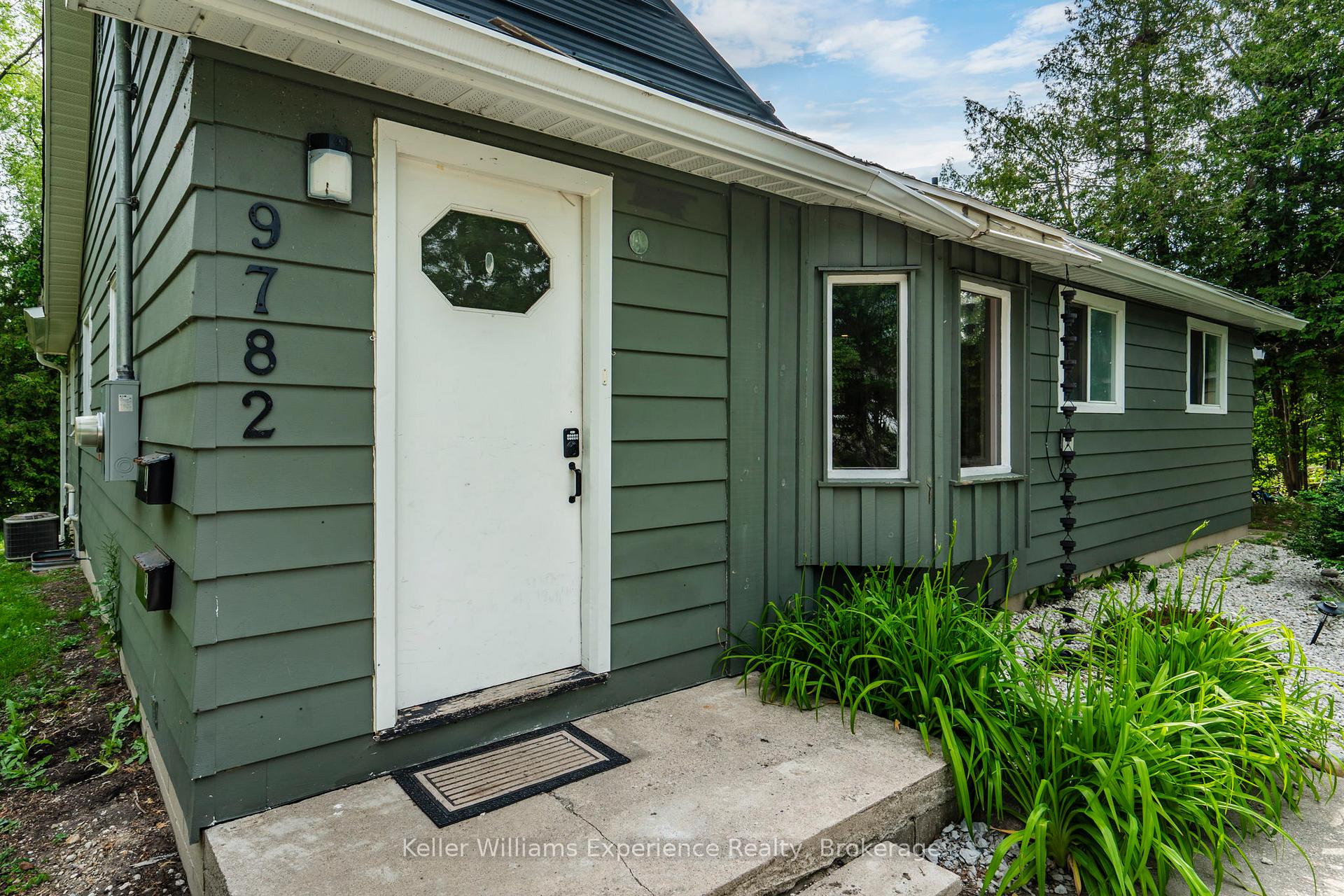 Photo 2 of 9782 Beachwood Drive, Collingwood — HOMEH