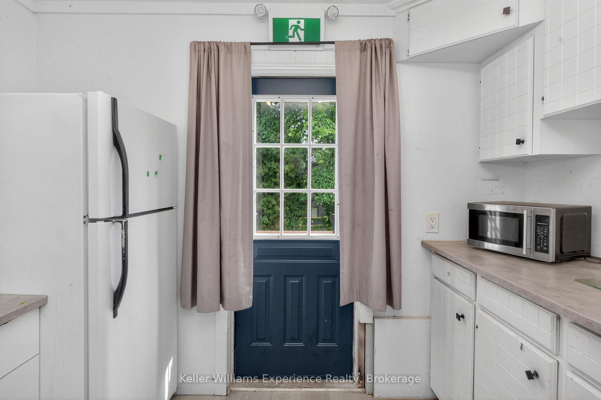 Photo 3 of 9782 Beachwood Drive, Collingwood — HOMEH