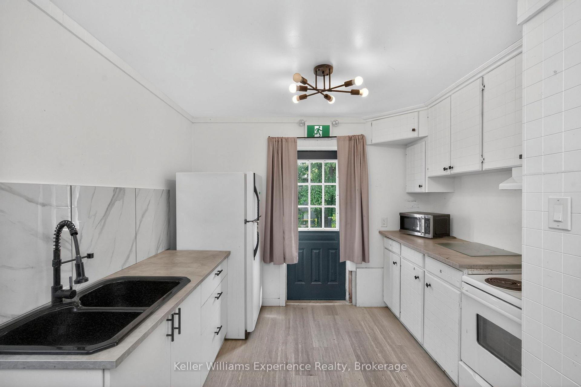 Photo 4 of 9782 Beachwood Drive, Collingwood — HOMEH