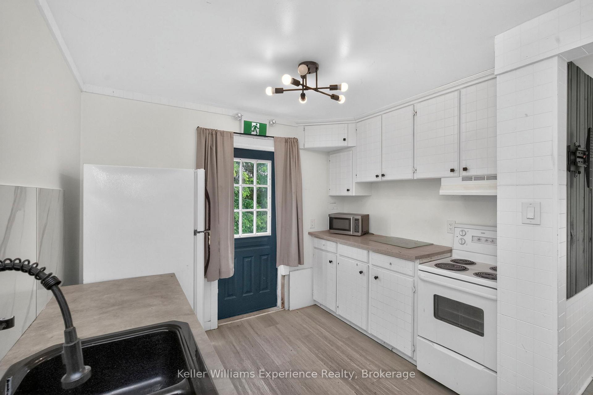 Photo 5 of 9782 Beachwood Drive, Collingwood — HOMEH