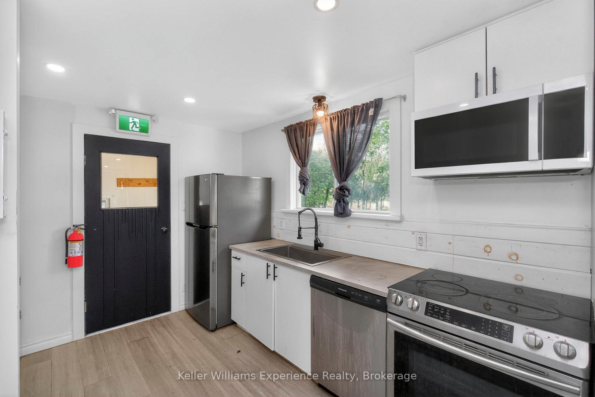 Photo 19 of 9782 Beachwood Drive, Collingwood — HOMEH
