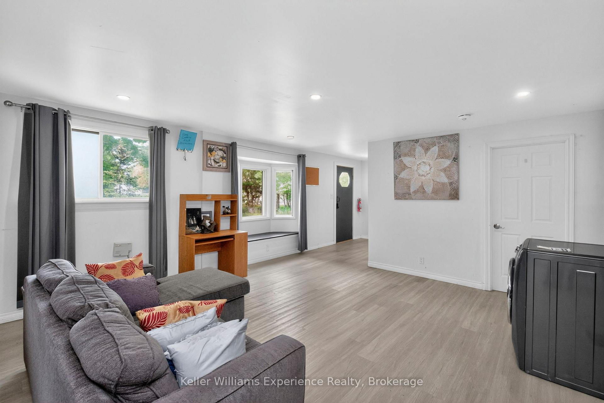 Photo 23 of 9782 Beachwood Drive, Collingwood — HOMEH