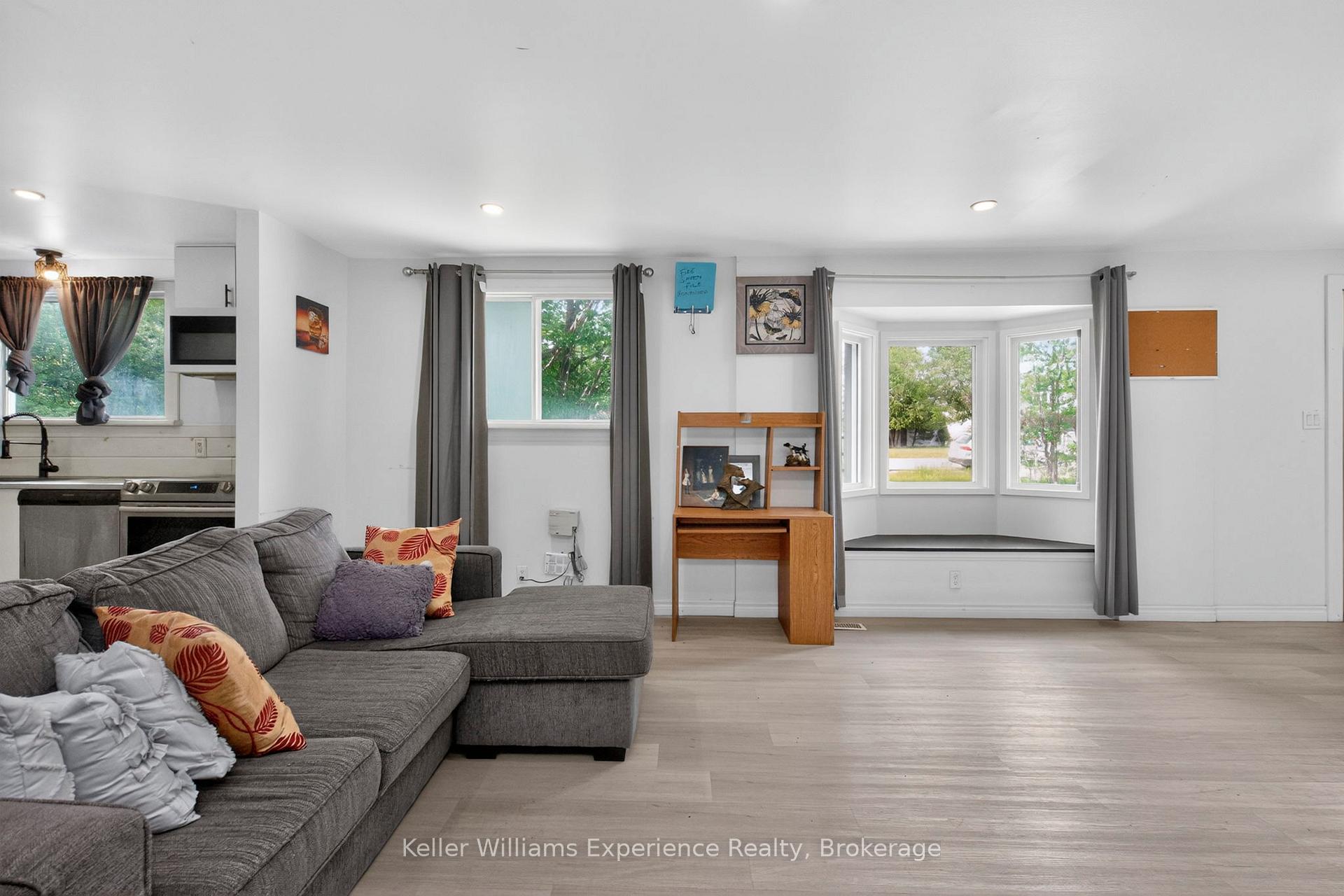 Photo 24 of 9782 Beachwood Drive, Collingwood — HOMEH