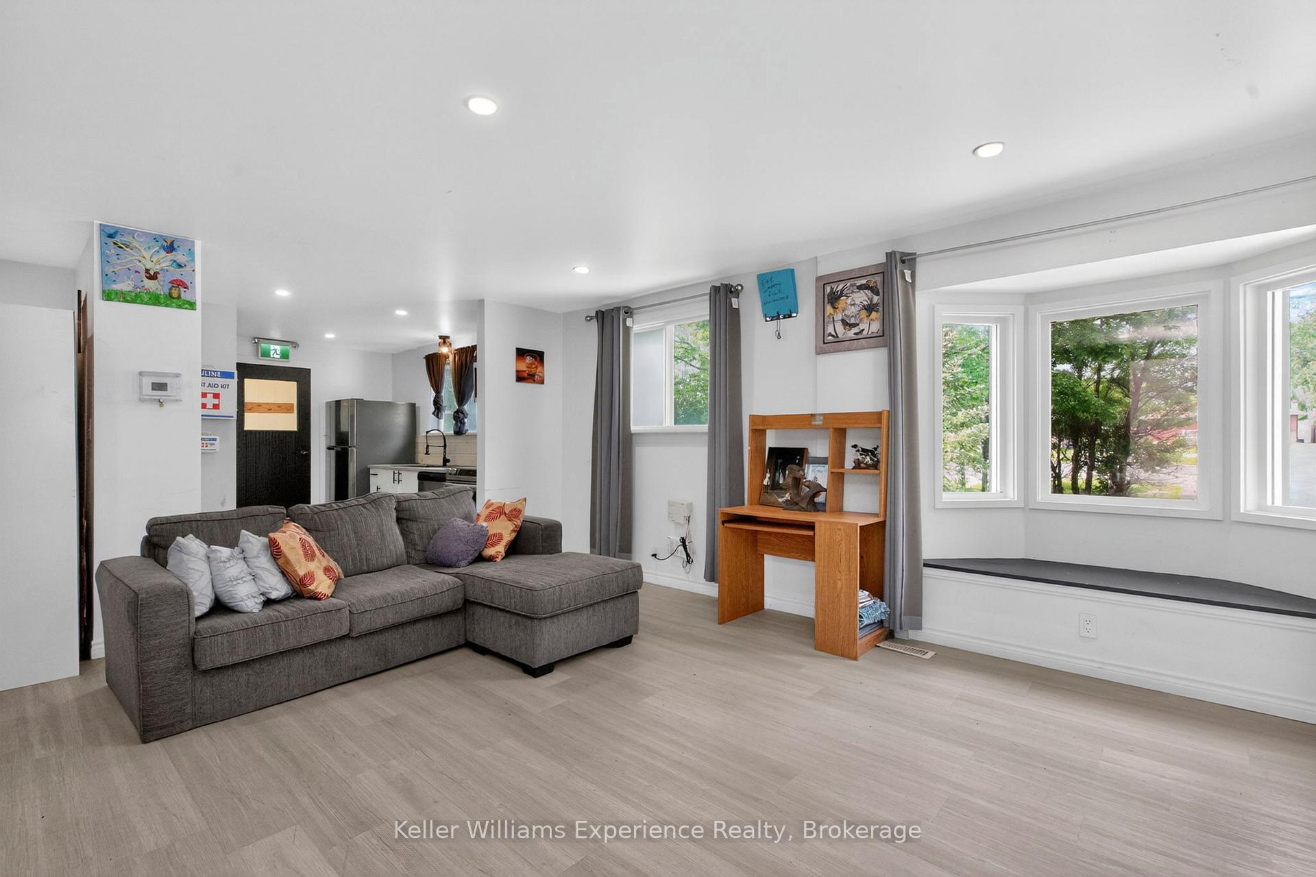 Photo 25 of 9782 Beachwood Drive, Collingwood — HOMEH